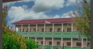 Banjir memaksa SMP Negeri 4 Cikarang Barat mengalihkan kegiatan belajar mengajar ke sistem daring.