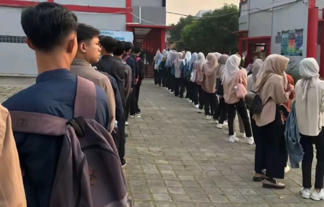 Kawasan industri Cikarang terus didatangi ribuan pendatang dari berbagai wilayah Indonesia yang mencari pekerjaan dan penghidupan layak di Kabupaten Bekasi.