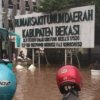 Hujan deras Jumat (23/1/2026) memicu banjir di Bekasi, termasuk Jl. Raya Cibitung–Cikarang, menyebabkan kemacetan panjang.