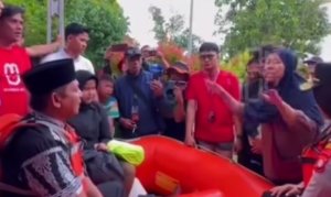 Luapan Sungai CBL akibat tanggul jebol kembali memicu banjir besar di Desa Srimukti, Kecamatan Tambun Utara, Kabupaten Bekasi, dengan ketinggian air terus meningkat.