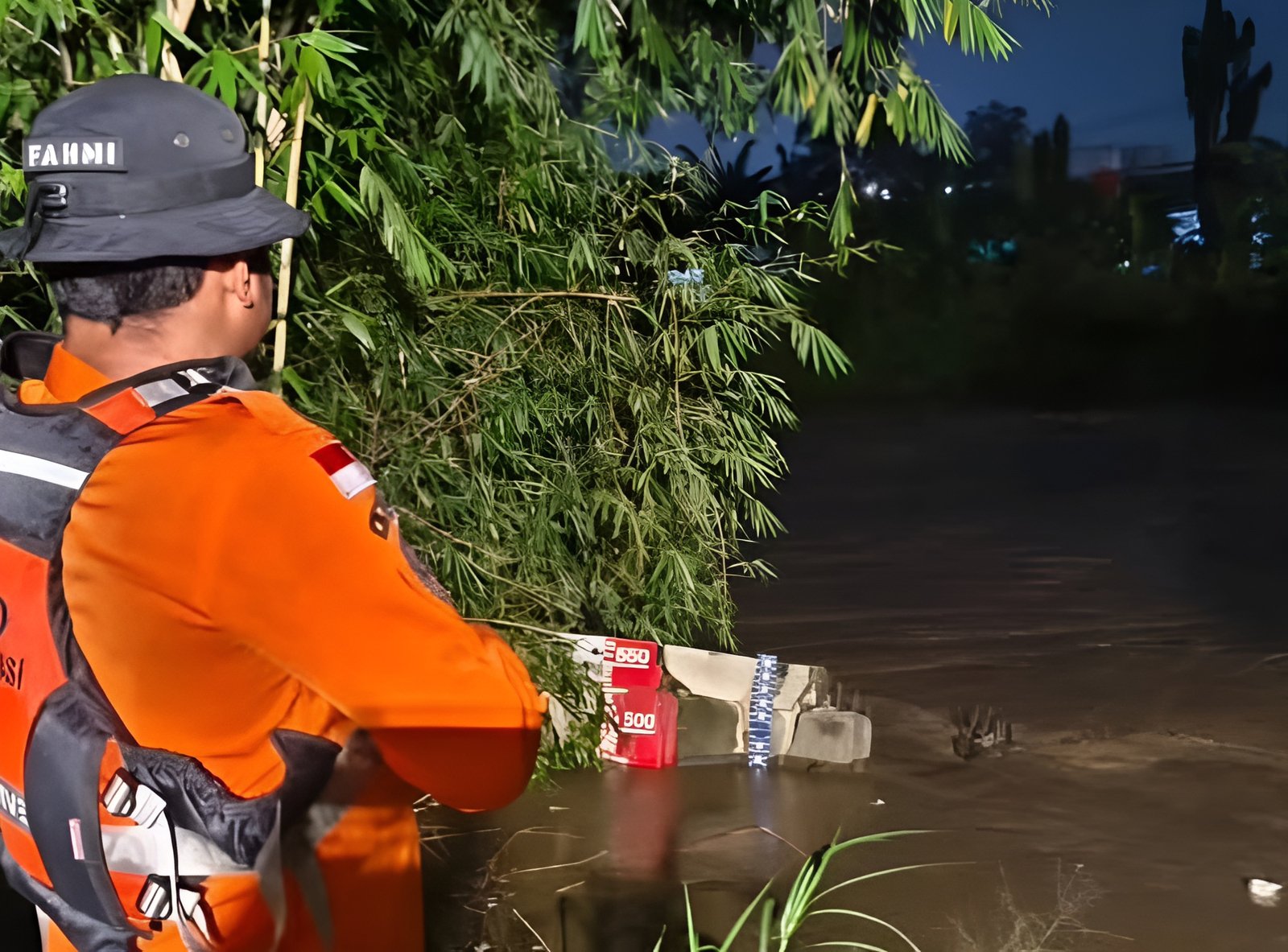 Sirine peringatan dini banjir aktif di Bekasi Utara menyusul naiknya debit Kali Bekasi akibat kiriman air dari Bogor.