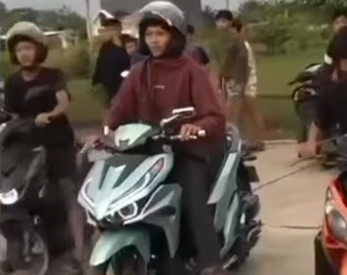 ​Warga Perumahan Cikarang Griya Pratama mendesak polisi menindak tegas aksi balap liar yang meresahkan di lingkungan Desa Sukatani.