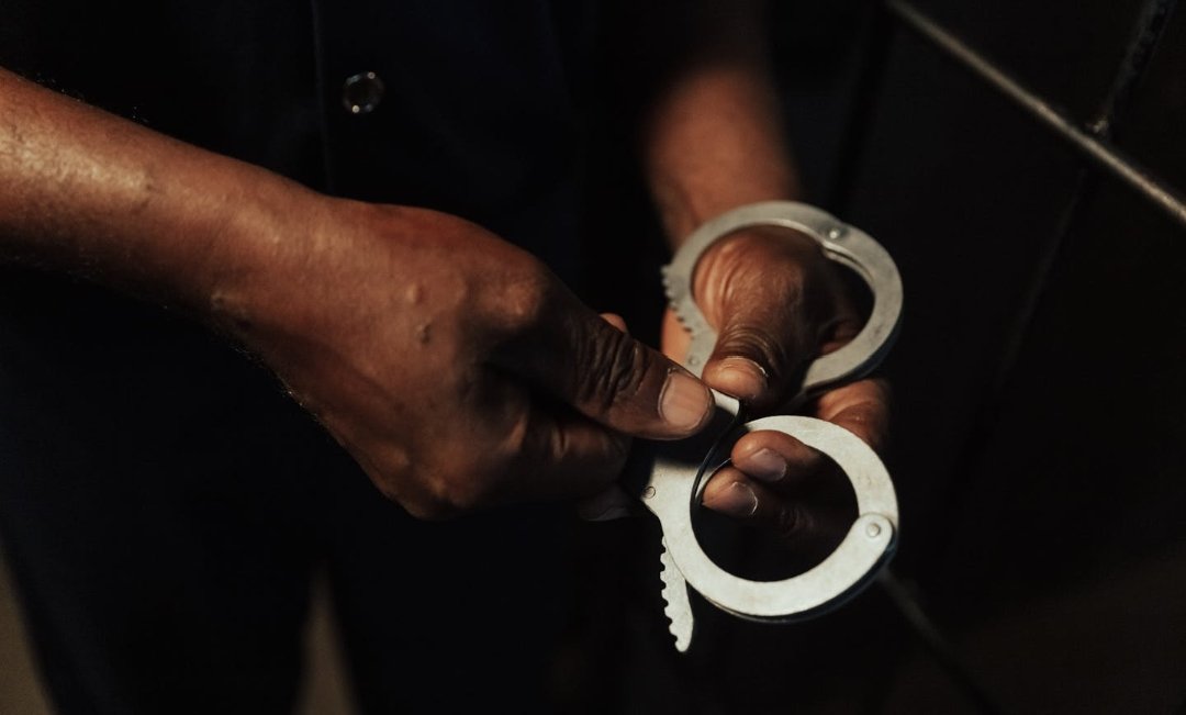 Pria berinisial FYW (24) diamankan Satresnarkoba Polres Metro Bekasi dalam kasus narkotika jenis ekstasi.