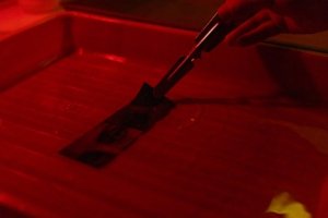 Polsek Cikarang Utara mengungkap kasus pencurian bermodus lem korea di kawasan Pasar Seng.