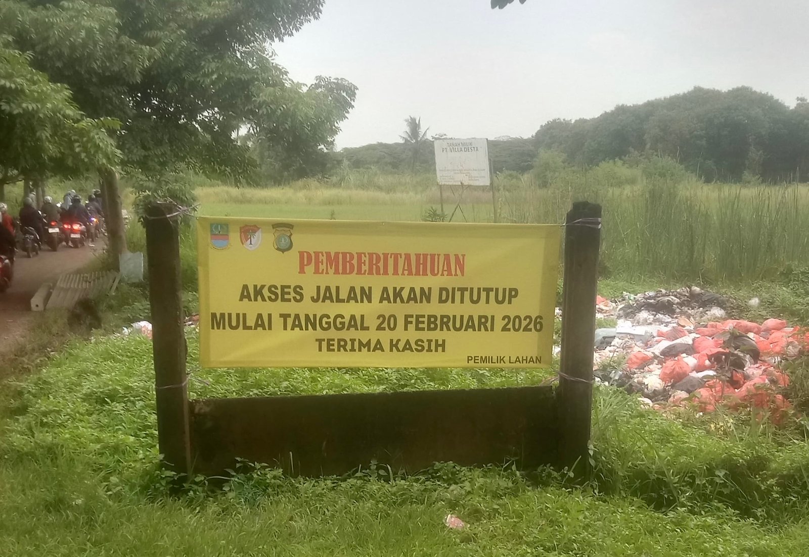 Warga Kampung Buni Asih mengeluhkan pemagaran akses jalan oleh PT Villa Desta yang diduga dilakukan tanpa musyawarah dengan masyarakat sekitar.
