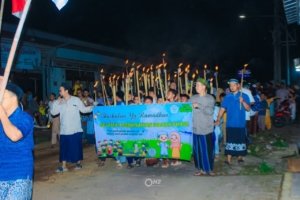 Ratusan warga Perum Cinity Blok H Asoka mengikuti pawai obor tarhib Ramadan yang digelar DKM Masjid Al Hidayah.