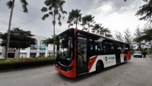 TransJakarta resmi membuka rute Cikarang–Cakung dengan 15 armada per hari guna mendukung mobilitas pekerja komuter Bekasi–Jakarta.