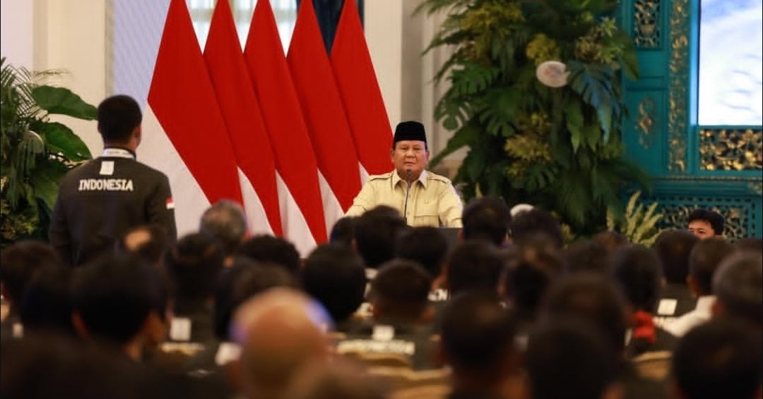 Presiden Prabowo Subianto memperkenalkan program gentengisasi nasional dalam Gerakan Indonesia ASRI untuk mendorong penggantian atap seng menjadi genteng yang lebih sehat, sejuk, dan ramah lingkungan.