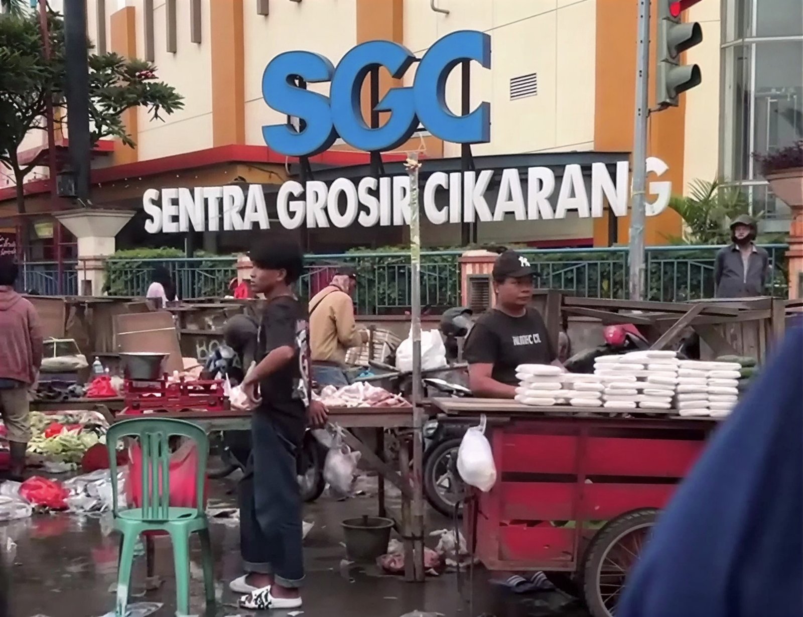 Relokasi pasar tumpah Simpang SGC ke Jalan Tumaritis, Cikarang Utara, berpotensi batal karena lahan yang disiapkan didominasi Sertifikat Hak Milik warga.
