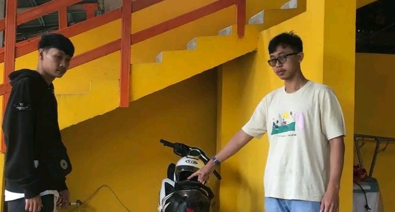 Motor Honda CRF 150L milik mahasiswa raib digasak maling saat terparkir di area kos di Cikarang Pusat.