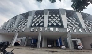 Stadion Wibawamukti Cikarang mulai direhabilitasi setelah rusak parah akibat angin puting beliung, dengan dukungan anggaran Rp40 miliar dari pemerintah pusat.