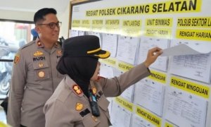 Polres Metro Bekasi memperketat pengawasan Pasar Baru Cikarang pasca penertiban pasar tumpah SGC. Layanan aduan dibuka untuk cegah pungli dan premanisme.