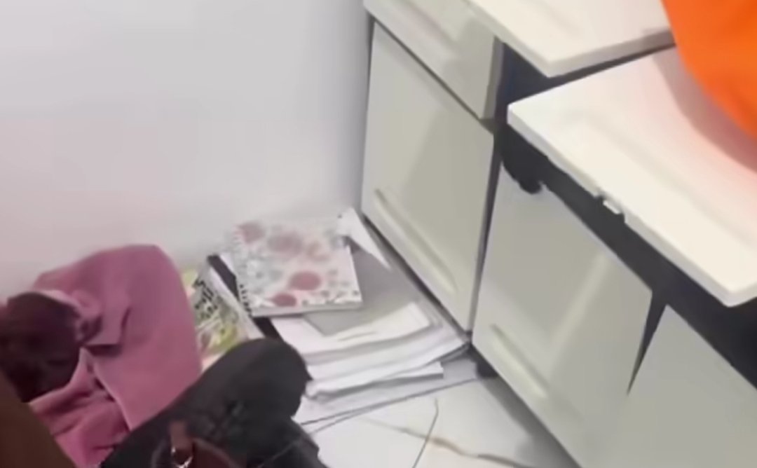 Unggahan viral di TikTok mengungkap modus pencurian di kontrakan wilayah Jatiwangi, Cikarang, Kabupaten Bekasi, yang dialami korban usai pulang kerja shift malam.