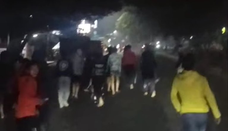 Ilustrasi tawuran remaja bermodus perang sarung yang meresahkan warga Kabupaten Bekasi selama bulan Ramadhan.