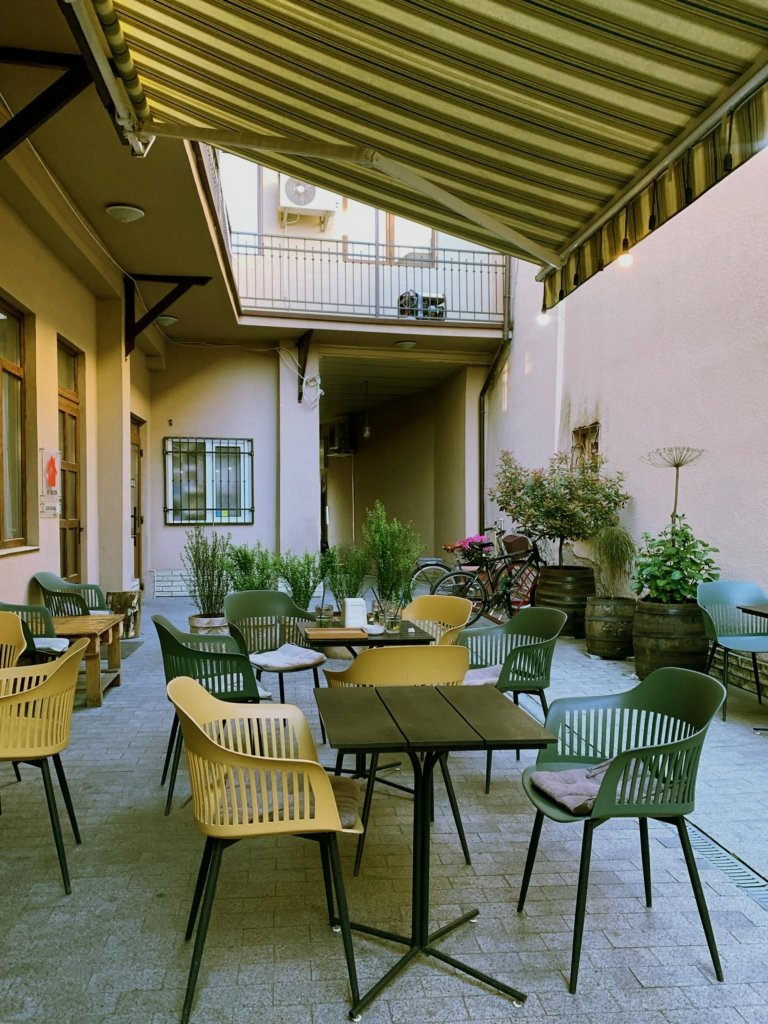 Hidden gem cafe di Cikarang jadi pilihan ngopi santai tanpa hiruk-pikuk kafe mainstream.