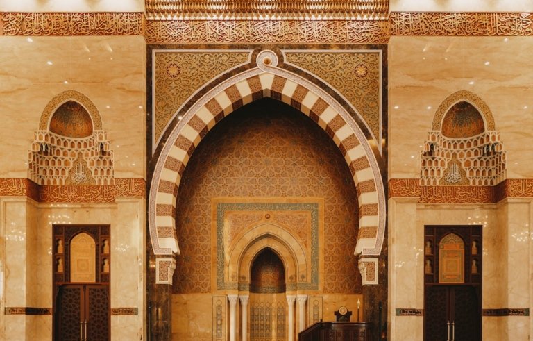 Ilustrasi suasana sahur Ramadhan 2026 di Jakarta dan sekitarnya menjelang waktu imsakiyah dan Subuh.