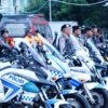 Kapolres Metro Bekasi memimpin apel pasukan Operasi Ketupat Jaya 2026 sebagai bentuk kesiapan pengamanan arus mudik Lebaran di wilayah Kabupaten Bekasi.