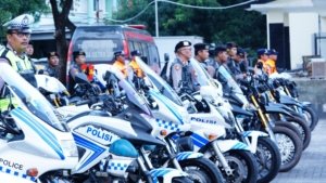 Kapolres Metro Bekasi memimpin apel pasukan Operasi Ketupat Jaya 2026 sebagai bentuk kesiapan pengamanan arus mudik Lebaran di wilayah Kabupaten Bekasi.