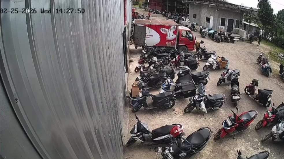 Aksi pencurian paket terjadi di gudang J&T Express wilayah Sukadami, Cikarang Selatan, Selasa siang. (Ilustrasi)