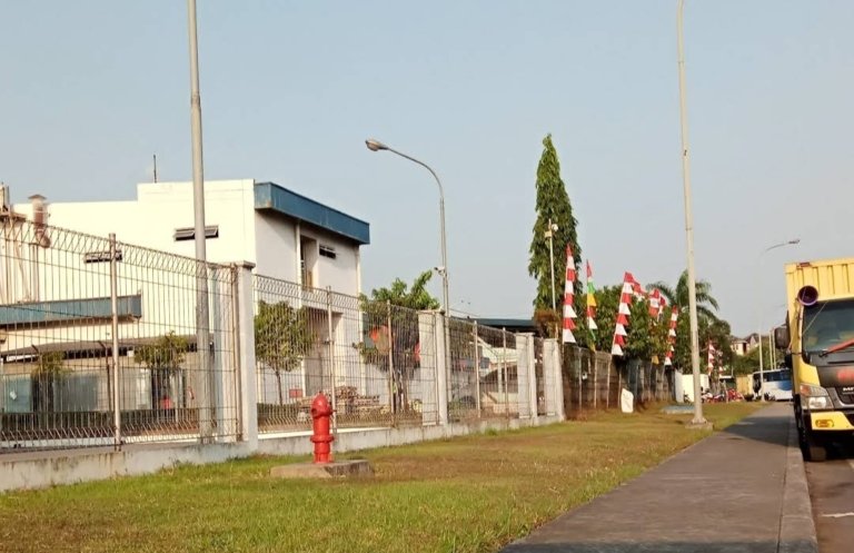 Ketegangan geopolitik di Timur Tengah mulai berdampak pada dunia usaha di Kabupaten Bekasi, dengan pelaku industri mengeluhkan kenaikan biaya bahan bakar dan transportasi.