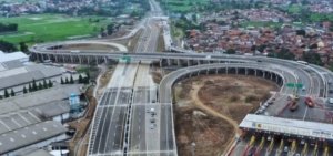 Sejumlah pemilik lahan di Desa Kertarahayu, Setu, menyatakan keberatan atas rencana eksekusi tanah untuk proyek Tol Jakarta–Cikampek 2 Selatan.