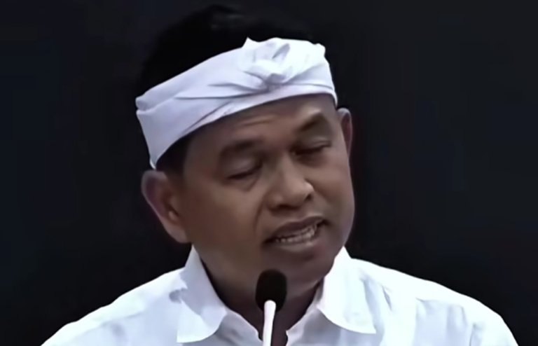 Gubernur Jawa Barat Dedi Mulyadi menyoroti sistem pengelolaan sampah usai longsor gunungan sampah di TPST Bantar Gebang Bekasi yang menewaskan empat orang.