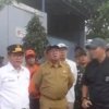 Gubernur DKI Jakarta Pramono Anung meninjau proses pencarian korban longsor gunungan sampah setinggi 50 meter di TPST Bantar Gebang, Kota Bekasi, yang menewaskan sejumlah pekerja.