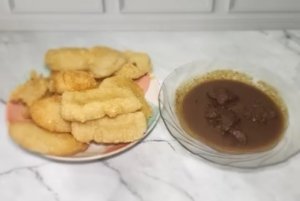 Uli dan semur daging khas Betawi jadi hidangan favorit warga Cikarang dan Bekasi saat Lebaran.