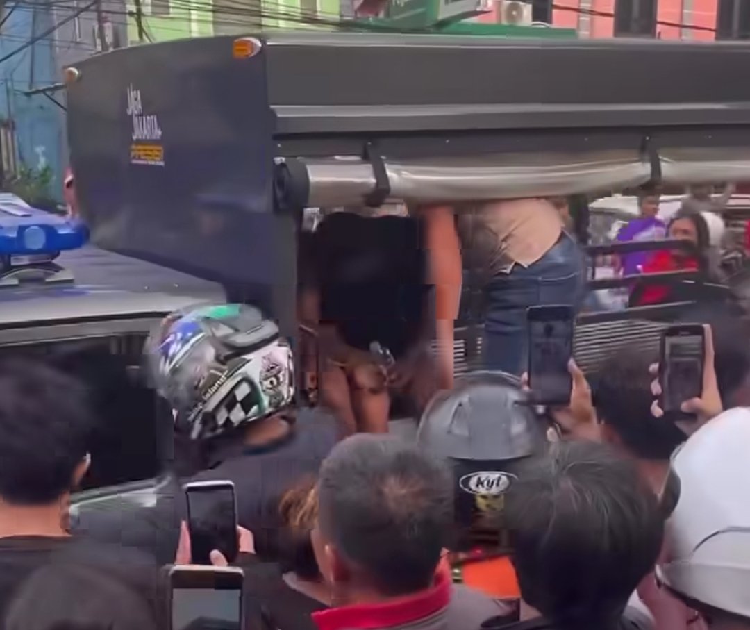 Lokasi depan Alfa Pintu Jababeka 1, tempat terjadinya aksi pencurian motor pada sore hari.