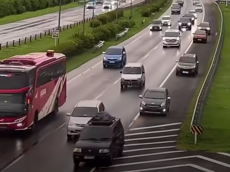 Pemberlakuan one way nasional arus balik Lebaran 2026 di GT Kalikangkung hingga Cikatama untuk mengurai kemacetan arah Jakarta.