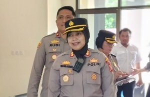 Kapolres Metro Bekasi Kombes Sumarni saat meninjau salah satu destinasi wisata di Kabupaten Bekasi guna memastikan keamanan selama libur Lebaran 2026.