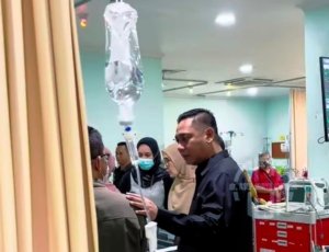 Plt Bupati Bekasi saat meninjau pelayanan pasien di RSUD Kabupaten Bekasi usai Lebaran 2026.