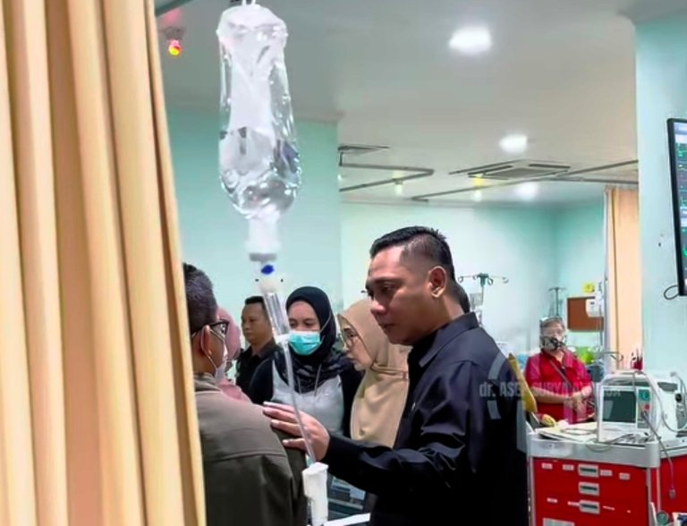 Plt Bupati Bekasi saat meninjau pelayanan pasien di RSUD Kabupaten Bekasi usai Lebaran 2026.