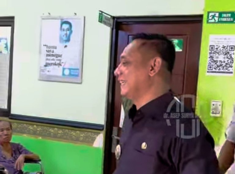 Asep Surya Atmaja saat meninjau pelayanan di RSUD Kabupaten Bekasi.