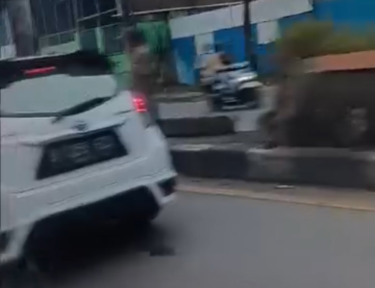 Suasana jalur Pantura di Lemah Abang, Karawang, terlihat mendung saat arus mudik Lebaran 2026.