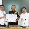 Plt Bupati Bekasi Asep Surya Atmaja menandatangani nota kesepakatan penanganan banjir bersama BBWS Ciliwung-Cisadane di Gedung Bupati Bekasi, Cikarang Pusat.