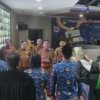 Plt Bupati Bekasi Asep Surya Atmaja melantik ratusan pejabat fungsional di lingkungan Pemerintah Kabupaten Bekasi secara virtual di Command Center Diskominfosantik, Cikarang Pusat.