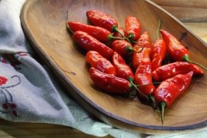 Plt Bupati Bekasi Asep Surya Atmaja bersama Forkopimda melakukan sidak harga bahan pokok di Pasar Tambun.