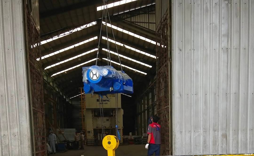 Ilustrasi pabrik dekat permukiman warga di Kabupaten Bekasi yang memicu kekhawatiran polusi.