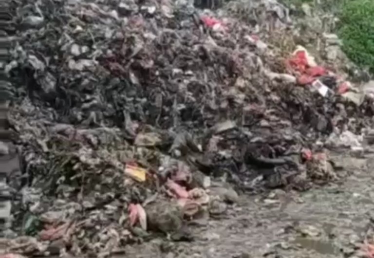 Tumpukan sampah di TPA Burangkeng yang direncanakan akan diolah menjadi bahan bakar RDF.
