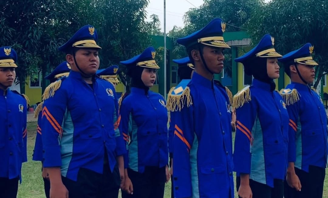 Ratusan pelajar mengikuti proses verifikasi berkas calon anggota Paskibra 2026 di pelataran Gedung Swatantra Wibawamukti, Cikarang Pusat.