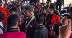 Mahasiswa Kabupaten Bekasi menuntut realisasi slogan “Bangkit, Maju, Sejahtera” dalam kebijakan konkret, bukan hanya sebatas janji atau jargon.