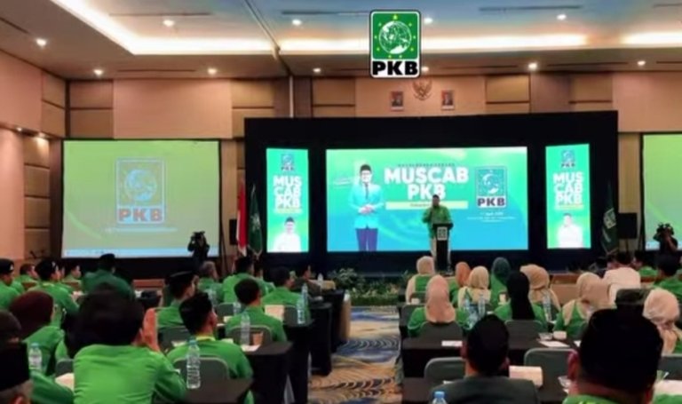Kader Partai Kebangkitan Bangsa Kabupaten Bekasi diminta terapkan “politik jalan kaki”. Syaiful Huda menegaskan pentingnya turun langsung ke masyarakat demi membangun kepercayaan publik.