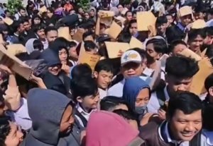 Ilustrasi antrean pencari kerja di tengah terbatasnya peluang kerja di Kabupaten Bekasi.