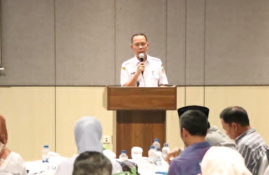 Sekda Kabupaten Bekasi Endin Samsudin saat menerima kunjungan kerja Komisi V DPR RI dalam pembahasan proyek rusun subsidi Meikarta di Cikarang Selatan.