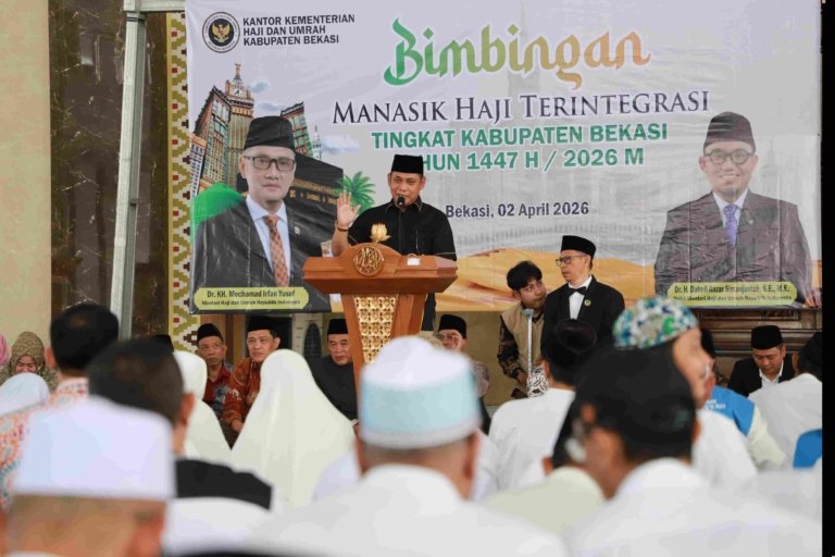 Calon jemaah haji Kabupaten Bekasi mengikuti manasik haji sebagai persiapan sebelum keberangkatan ke Tanah Suci tahun 2026.