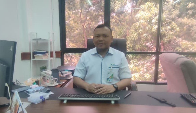 Suasana antrean di BPJS Ketenagakerjaan Cabang Cikarang yang kini menerapkan sistem antrean online terjadwal untuk mengurai kepadatan layanan.