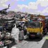 Petugas DLH Kabupaten Bekasi mengerahkan 18 armada truk untuk mengangkut sampah dari TPS ilegal di Kampung Turi, Tambun Utara.