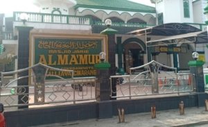 Ilustrasi pencurian motor di area parkiran masjid yang berhasil digagalkan warga di Cikarang Barat.