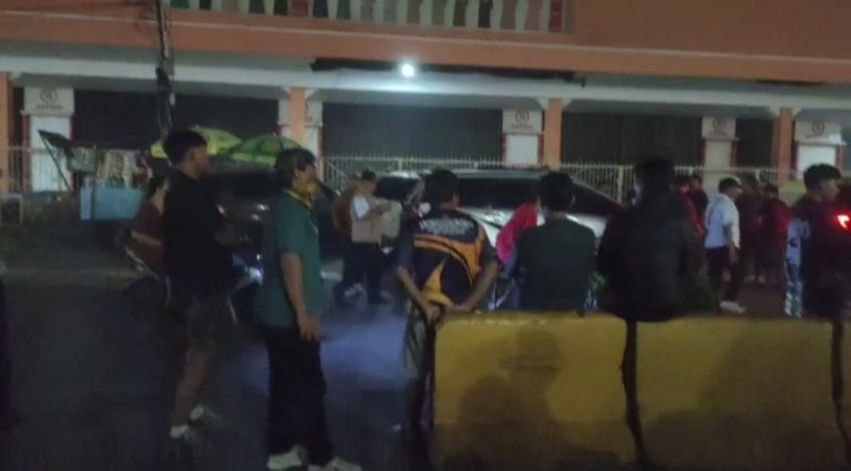 Satpol PP Kabupaten Bekasi bersama aparat gabungan kembali menggelar penertiban pedagang di kawasan SGC Cikarang.
